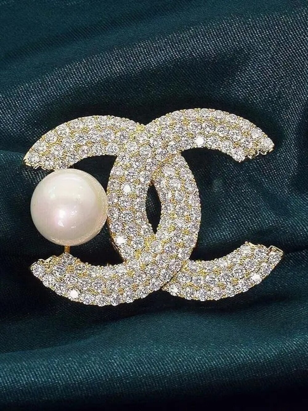 New Crystal Interlocking Logo Brooch with Pearl Accent - Gold